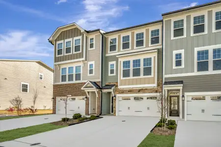 New construction Townhouse house 10030 Secluded Garden Dr, Apex, NC 27523 plan Hyde Park - image