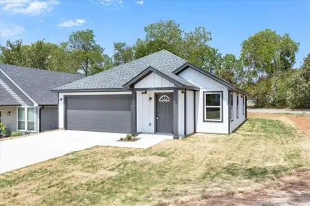 New construction Single-Family house 415 E Monterey St, Denison, TX 75021 - image