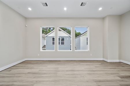 New construction Single-Family house 9 Wellford St, Unit A, Houston, TX 77022 - image 16