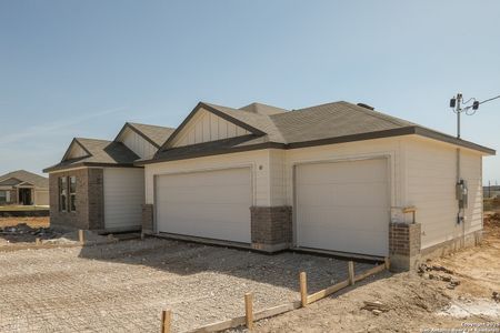 New construction Single-Family house 116 Cheyenne Dr, Floresville, TX 78114 null- photo 0 0