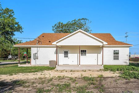 New construction Single-Family house 1615 N Guadalupe, Seguin, TX 78155 null- photo 0