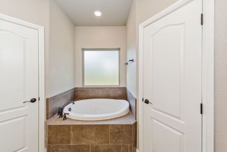 Fair Oaks by Doug Parr Custom Homes in Runaway Bay - photo 11 11