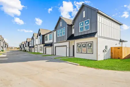 New construction Single-Family house 6702 Metro Blvd, Unit 18, Houston, TX 77083 - image