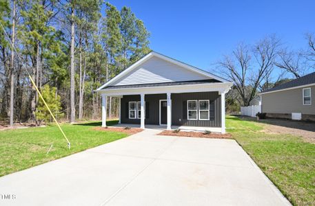 New construction Single-Family house 1013 E Maplewood Drive, Benson, NC 27504 - photo 0