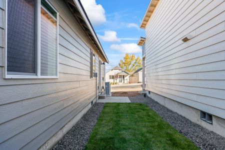 New construction Single-Family house 4008 Sw Obsidian Pl, Redmond, OR 97756 plan Astoria - image 4