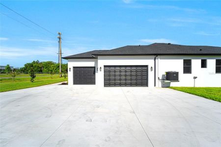 New construction Single-Family house 14080 Sydney Rd, Dover, FL 33527 - image