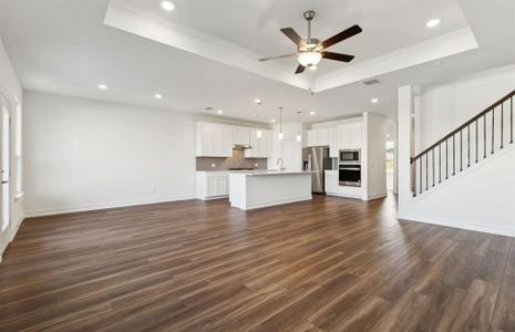 Airy gathering room*real home pictured