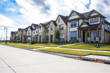 View of front of home featuring a front yard