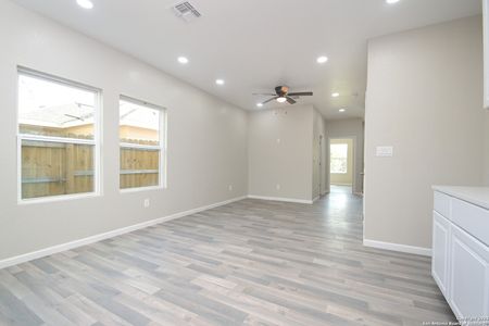 New construction Single-Family house 165 N San Felipe Ave, San Antonio, TX 78237 null- photo 7 7