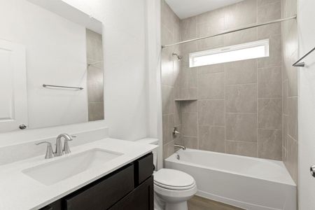 New construction Single-Family house 3725 Pin Oak Hls, Seguin, TX 78155 plan Ford - image 12