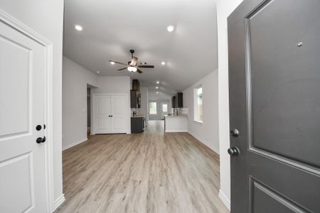 New construction Single-Family house 18728 Loom Dr, Montgomery, TX 77306 plan Bluebonnet - image 18