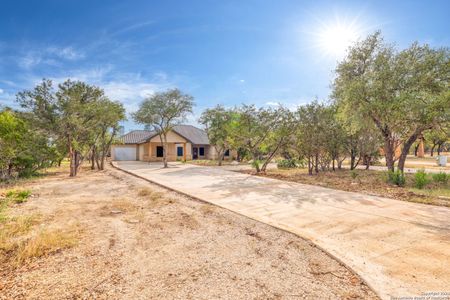 New construction Single-Family house 822 Mountain Vly, Concan, TX 78838 - image