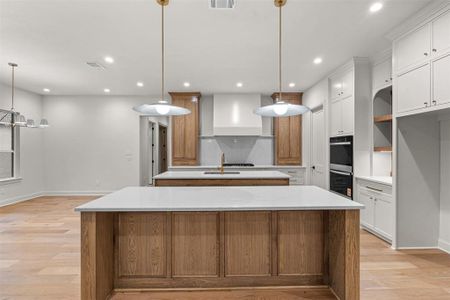 New construction Single-Family house 1130 E Landings N, Granbury, TX 76049 - image 9
