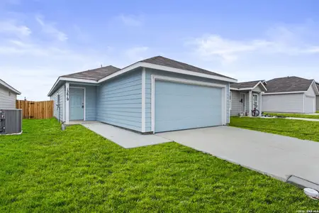 New construction Single-Family house 12819 Kathleen St, St. Hedwig, TX 78152 plan Gerson - image