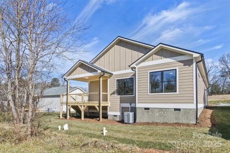 New construction Single-Family house 115 Peyton Elaine Rd, Clyde, NC 28721 - image