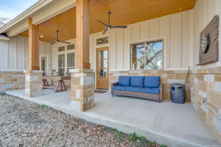 New construction Single-Family house 113 Hondo Vis, La Vernia, TX 78121 - image