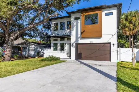 New construction Single-Family house 3211 W Ballast Point Blvd, Tampa, FL 33611 - image
