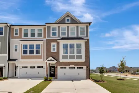 New construction Townhouse house 10002 Secluded Garden Dr, Apex, NC 27523 plan Kensington - image