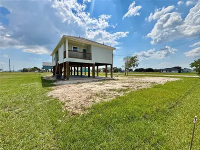 New construction Single-Family house 638 Swallow Dr, Palacios, TX 77465 - image