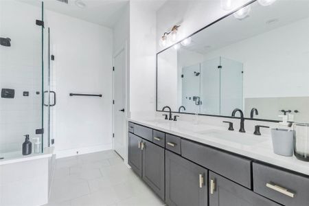 New construction Single-Family house 334 Eastwood St, Houston, TX 77011 - image 10