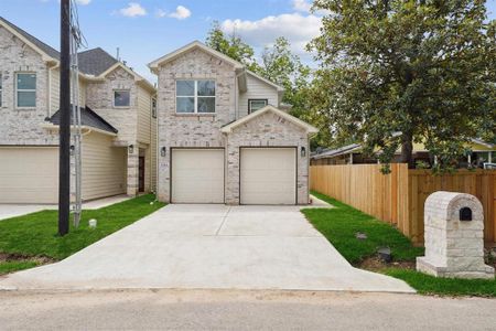 New construction Single-Family house 5013 Golden Forest Drive, Houston, TX 77091 - photo 0