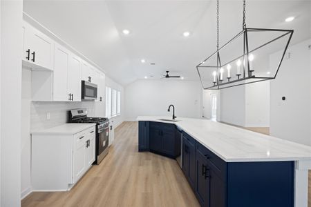 New construction Single-Family house 418 Kendall Crest Dr, Alvin, TX 77511 plan Avery - image 6