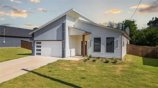New construction Single-Family house 1306 Hemphill St, Greenville, TX 75401 - image
