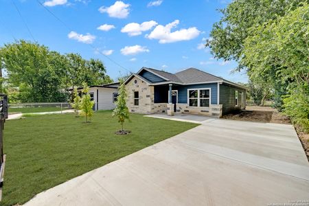 New construction Single-Family house 246 Ferris Ave, San Antonio, TX 78220 - photo 0