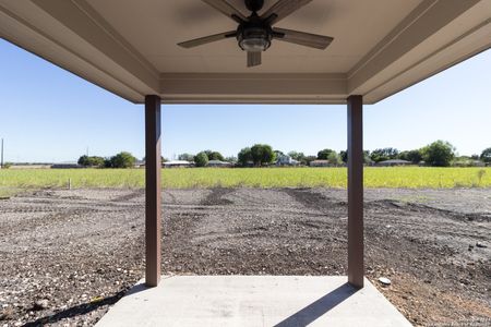 New construction Single-Family house 121 Lost Pines, Marion, TX 78124 - photo 31 31