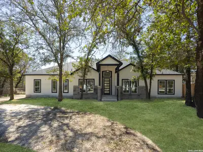 New construction Single-Family house 3814 Waterwood Pass Dr, Elmendorf, TX 78112 - image