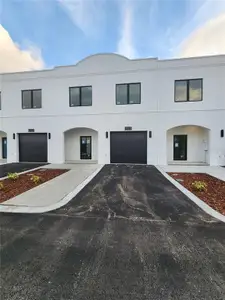 New construction Townhouse house 4374 Cambio Gdns, Tampa, FL 33610 - image