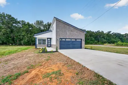 New construction Single-Family house 102 Shadywood Rd, Trinidad, TX 75163 - image