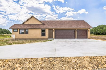 New construction Single-Family house 811 Horseshoe Fls, Bandera, TX 78003 - image