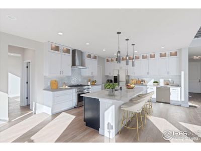 Large Kitchen w/ Walk-In Pantry