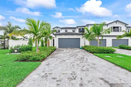 New construction Townhouse house 4973 Oakmont Dr, Unit 1, Dania Beach, FL 33312 - image
