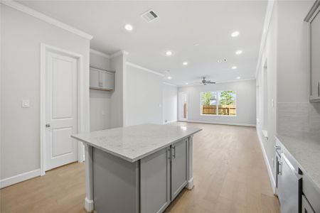 New construction Single-Family house 5668 Nolda St, Houston, TX 77007 - image 7