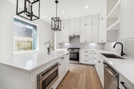 New construction Single-Family house 5337 Larkin St, Houston, TX 77007 - image 7