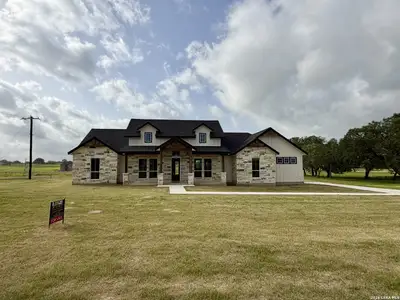 New construction Single-Family house 712 County Rd 320, Floresville, TX 78114 - image