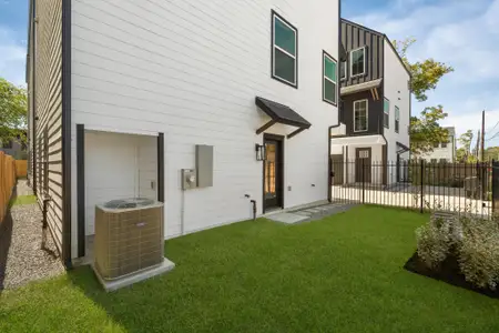 New construction Single-Family house 719 Thornton Rd, Unit E, Houston, TX 77018 - image 1