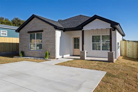 New construction Single-Family house 905 Tree Drive, Granbury, TX 76048 - photo 0