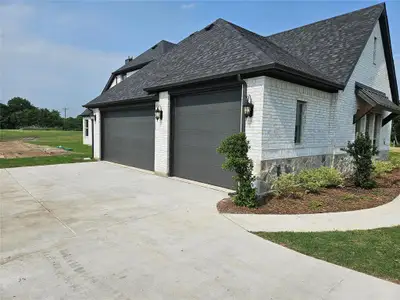 New construction Single-Family house 216 Redwood Cir, Trenton, TX 75490 plan 6 car Super Stall - image