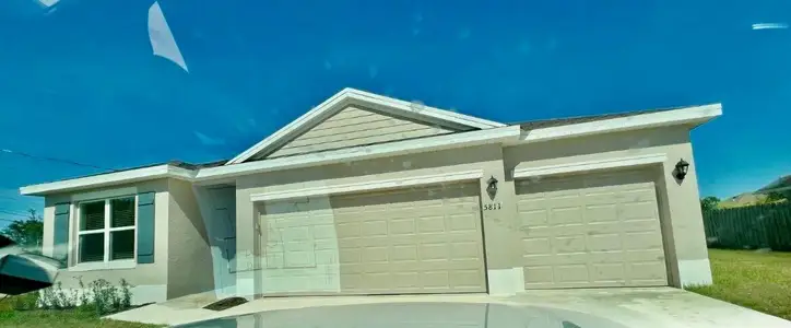 New construction Single-Family house 5811 Nw Gerald Cir, Port St. Lucie, FL 34986 plan Madison - image