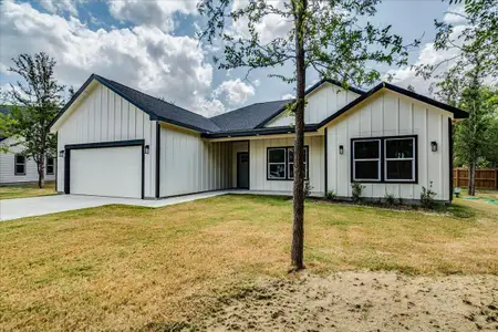 New construction Single-Family house 108 Keahi Ct, Bastrop, TX 78602 - image