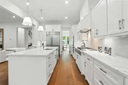 New construction Single-Family house 4951 Glenmeadow Dr, Houston, TX 77096 - image 13