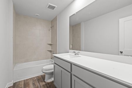 New construction Single-Family house 130 Water Grass Trl, Clute, TX 77531 plan Sinclair - image 9