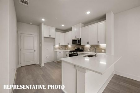 New construction Townhouse house 1841 Summer Aura, Mesquite, TX 75181 plan Julia - Modern - image 8