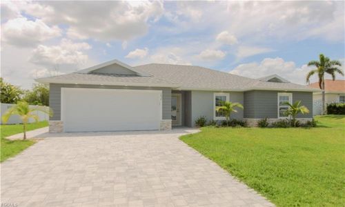 New construction Single-Family house 1030 Ne 13Th Pl, Cape Coral, FL 33909 - image