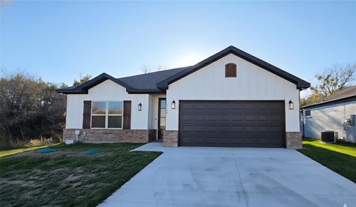 New construction Single-Family house 4608 Eagle Nest Ct, Granbury, TX 76048 - image