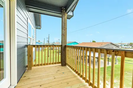 New construction Single-Family house 1106 White Cap Dr, Surfside Beach, TX 77541 - image