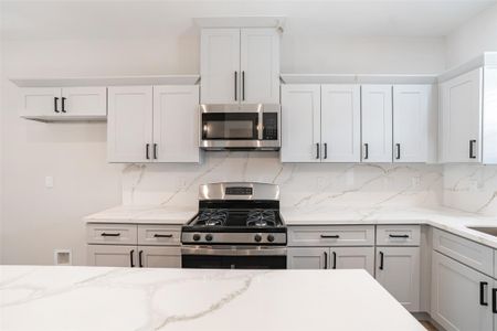 New construction Single-Family house 9916 Dipping Woods St, Houston, TX 77076 - image 15